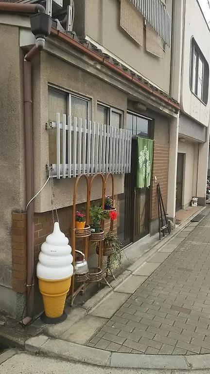 Nostalgic Guesthouse For 1 To 3 Females Or A Group Of 4 People Or More Penzion